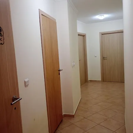 Negresko Family Apartamento Elenite